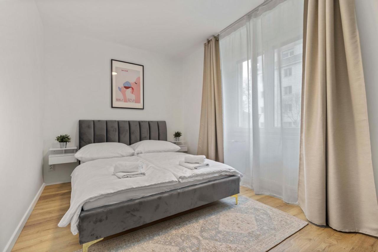2 Bedroom Apt Steps To Nivy Station Bratislava Exteriör bild