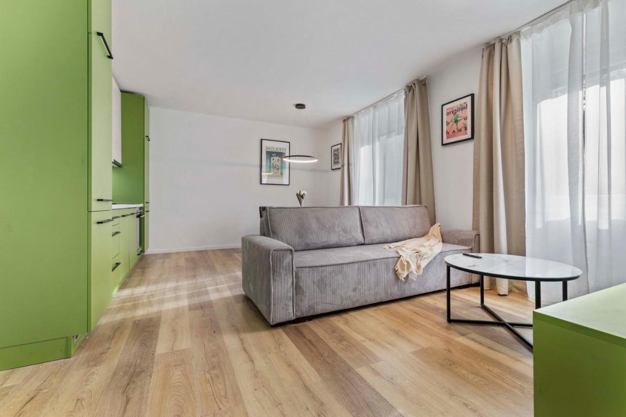 2 Bedroom Apt Steps To Nivy Station Bratislava Exteriör bild